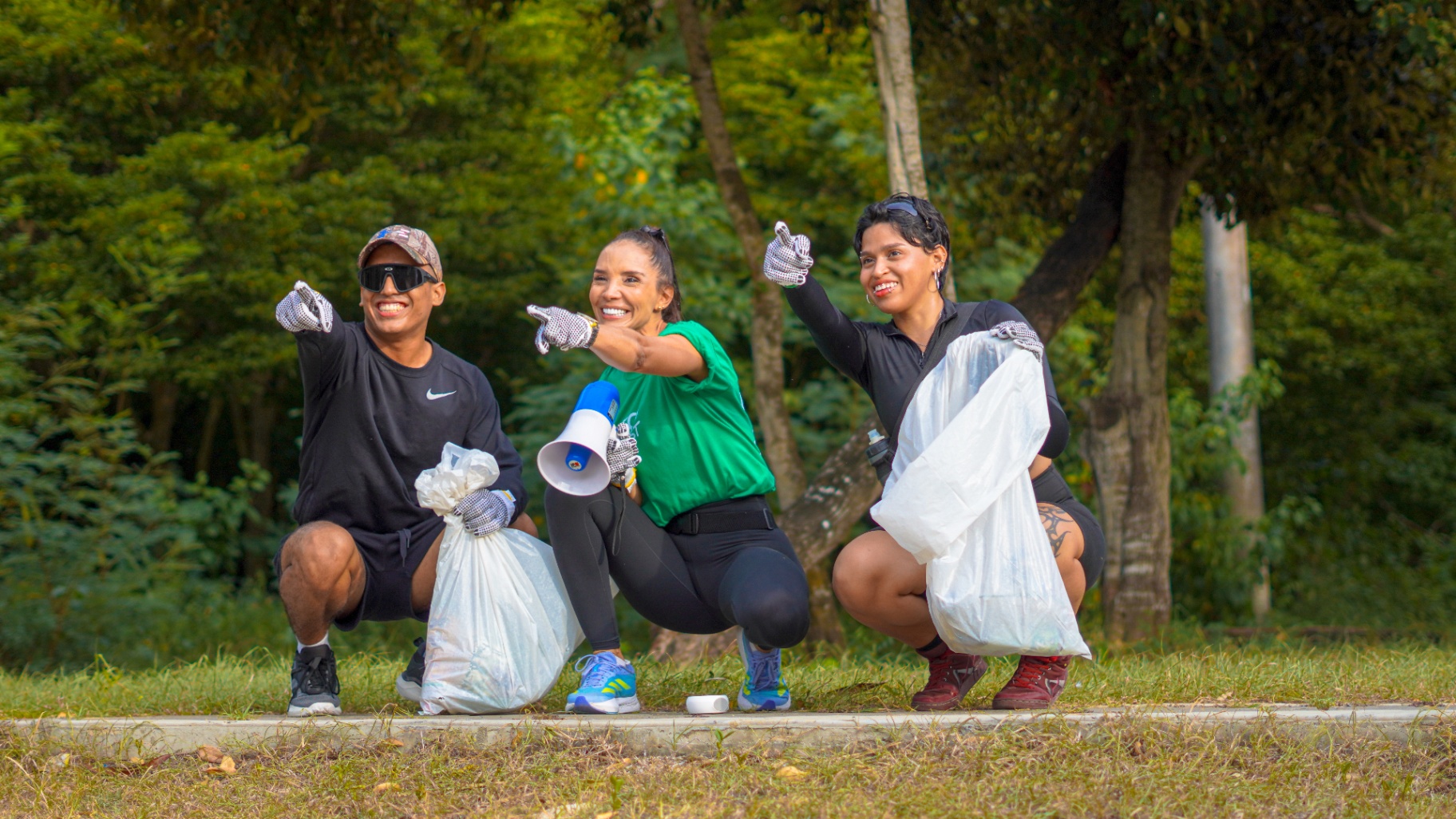 Voluntarios EcoFest en jornada de limpieza