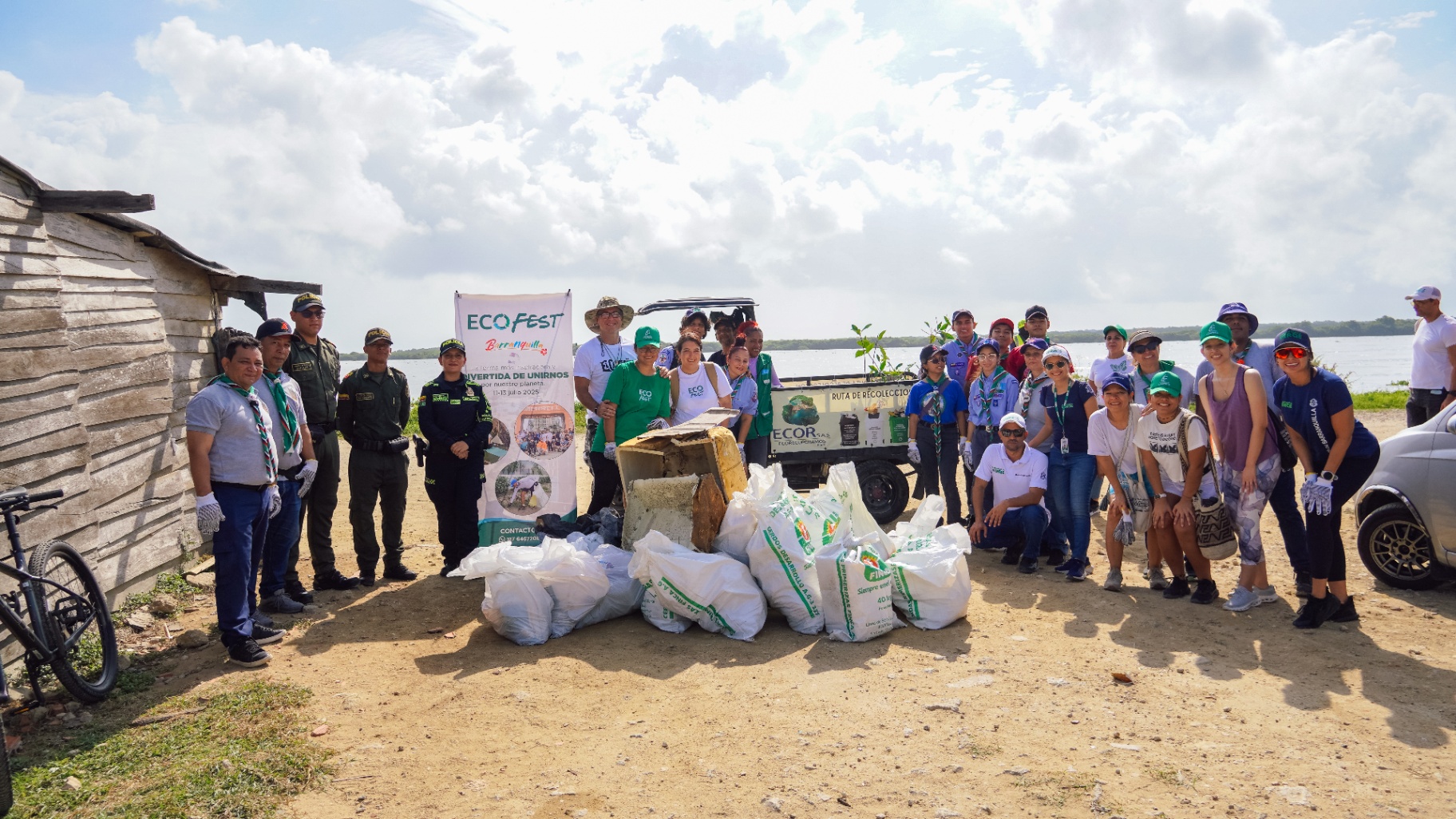 Equipo EcoFest después de la reciclatón
