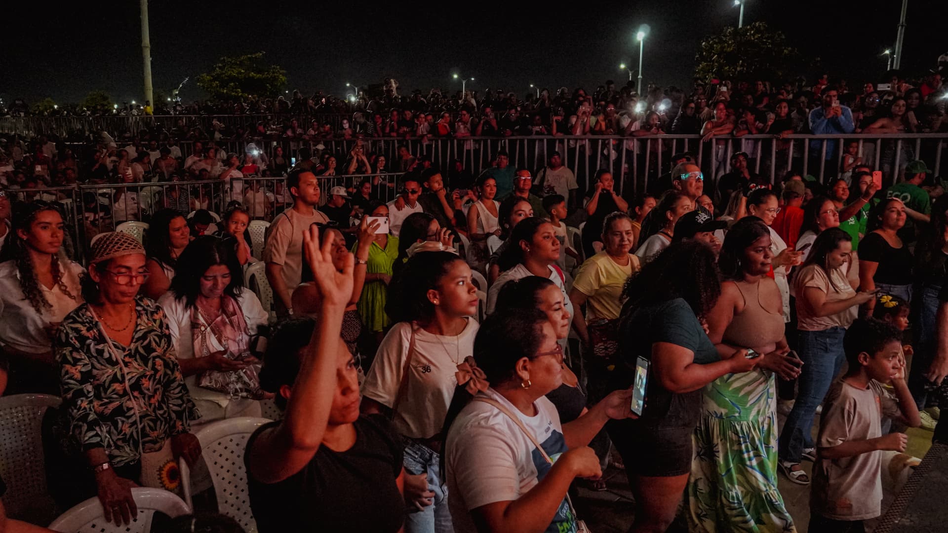 Público de EcoFest disfrutando el concierto por el planeta