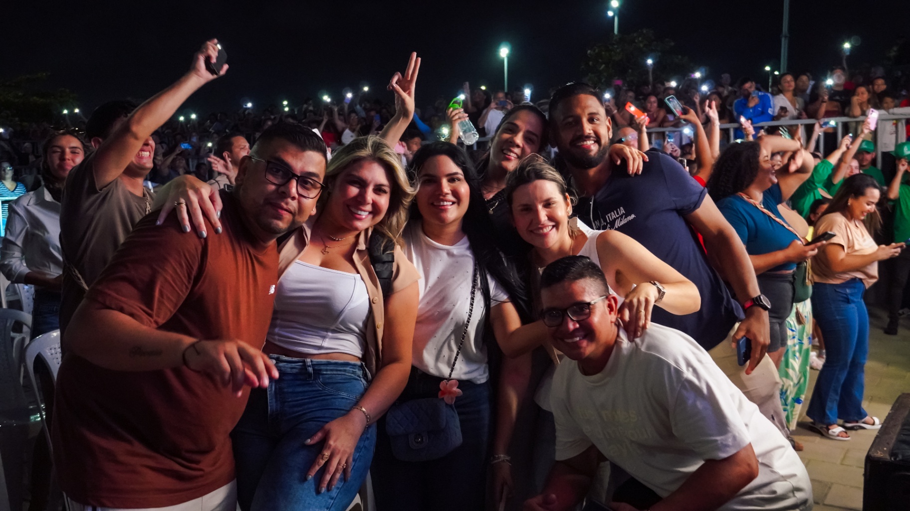 Grupo disfrutando el concierto EcoFest